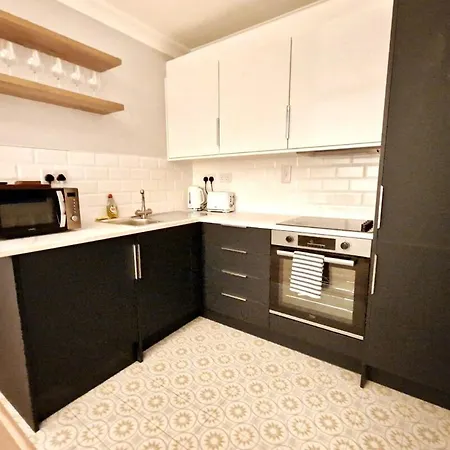 Fantastic Centre Location - Sleeps 5 Galway